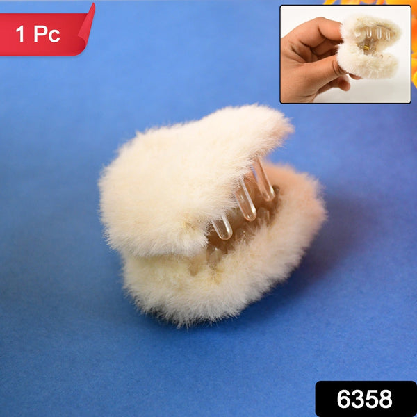 Plush Tress Hair Claw